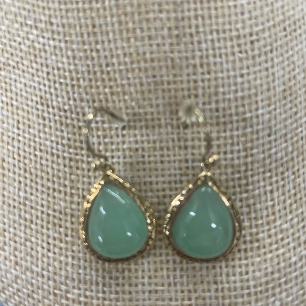 NWOT Elegant Sterling Silver and Gold Plated Green Teardrop Earrings